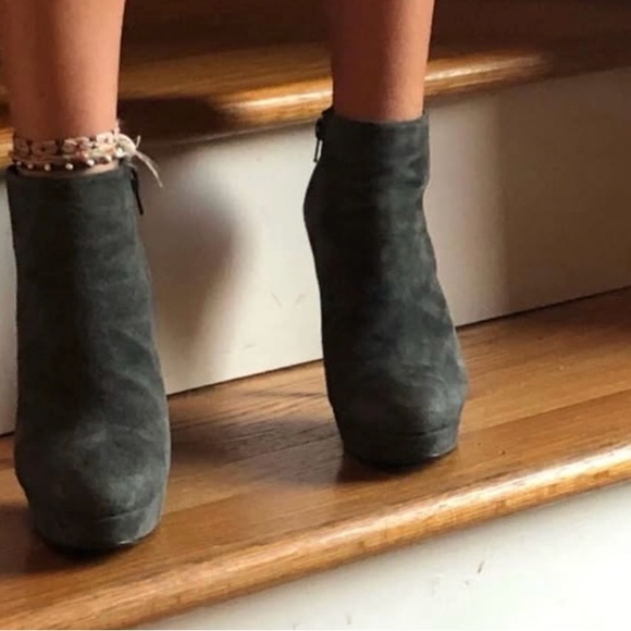 STUART WEITZMAN DELPHINE BOOTIES SZ 8 - Picture 3 of 4